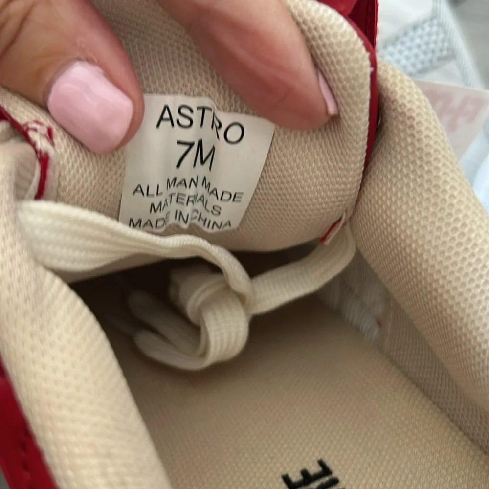 Cushionaire Astro flap over Red Sneakers with White Laces size 7 NWT